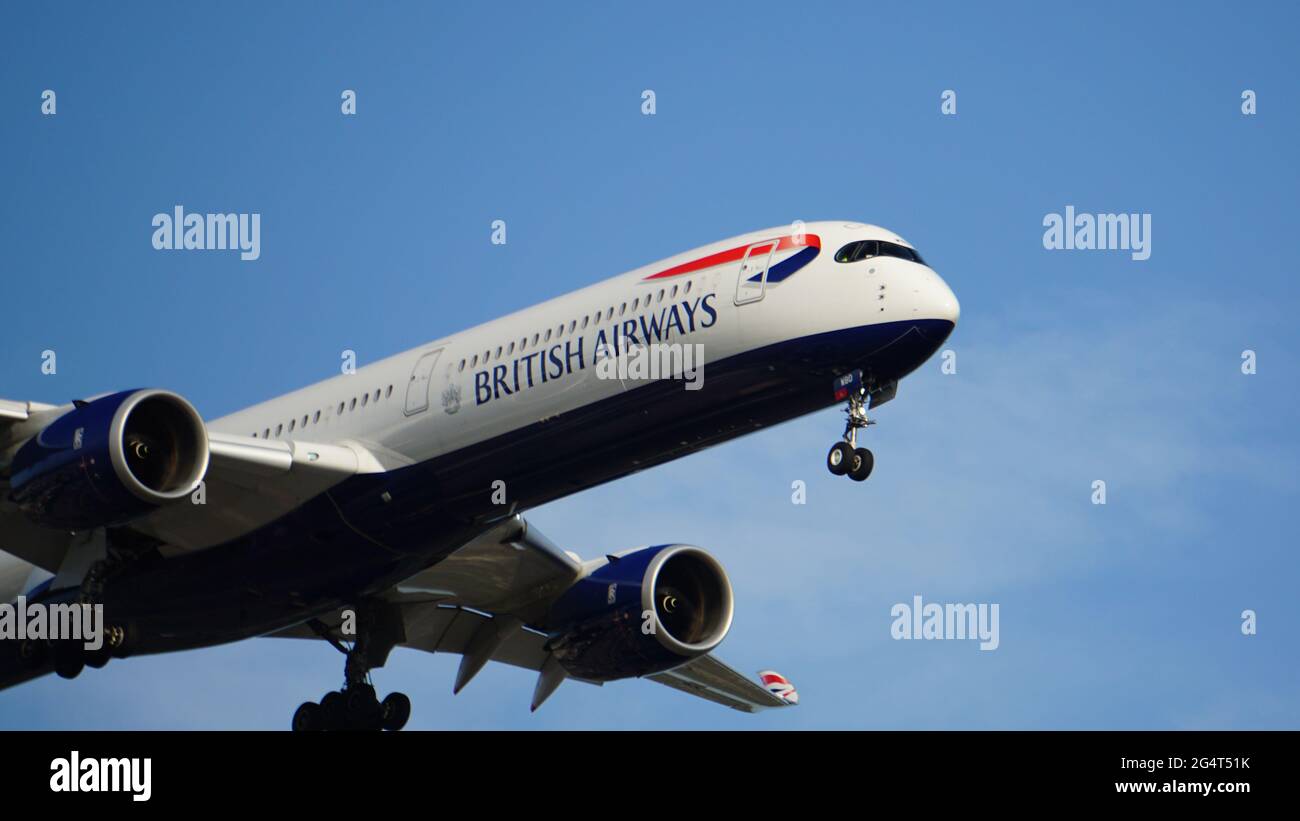 british-airways-airbus-a350-prepares-for-landing-at-chicago-o-hare
