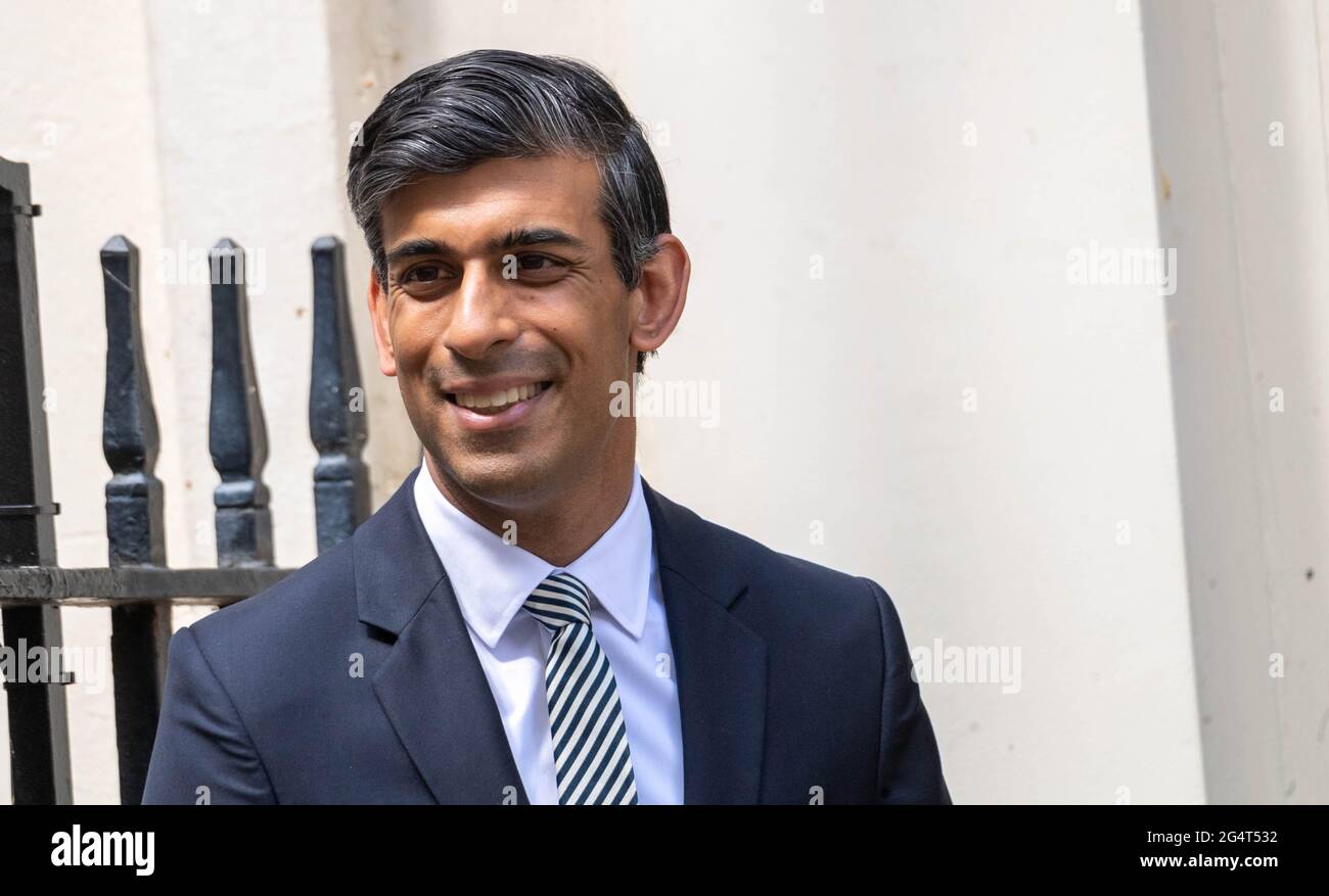 London, UK. 23rd June, 2021. Rishi Sunak, Chancellor of the Exchequer outside 11 Downing Street London UK Credit: Ian Davidson/Alamy Live News Stock Photo