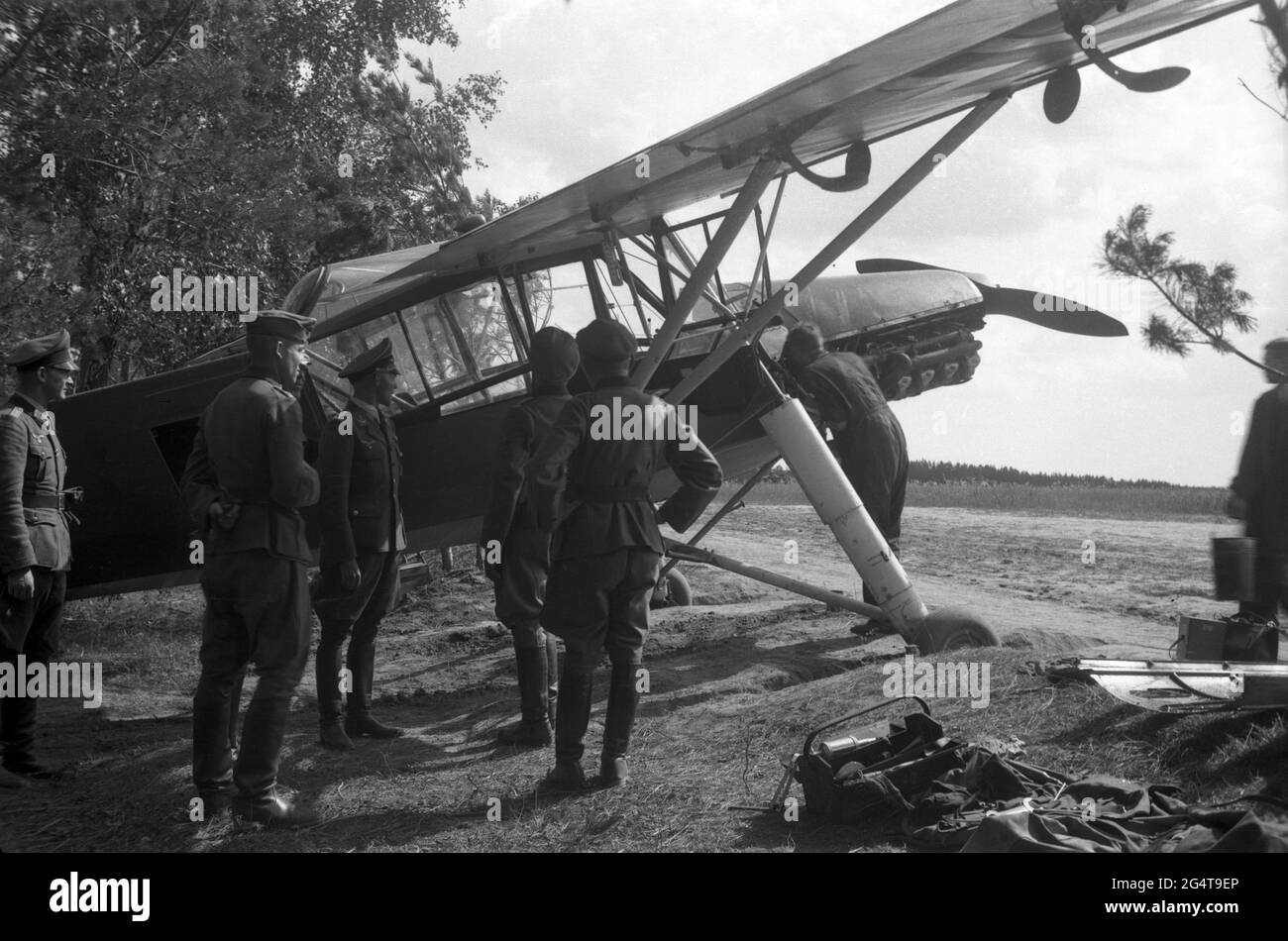 2. Weltkrieg Wehrmacht Luftwaffe Fieseler Fi 156 Storch - 2nd World War German Air Force Plane Fieseler Fi 156 Storch Stock Photo