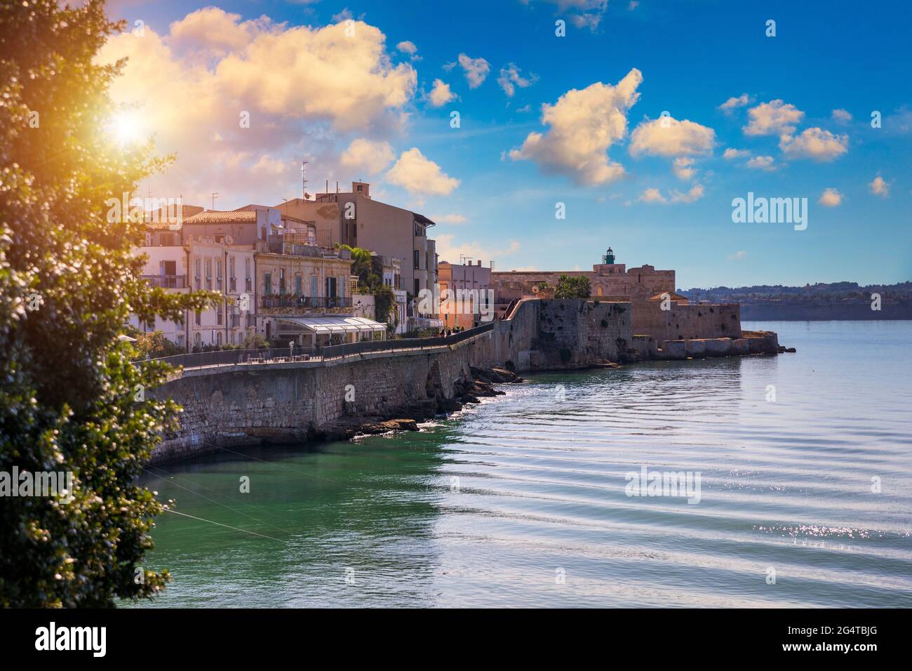 Siracusa, Ortigia Island, Sicily, Italy. Isola di Ortigia, coast of Ortigia  island at city of Syracuse, Sicily, Italy. Coastline town Syracuse, Sicily  Stock Photo - Alamy