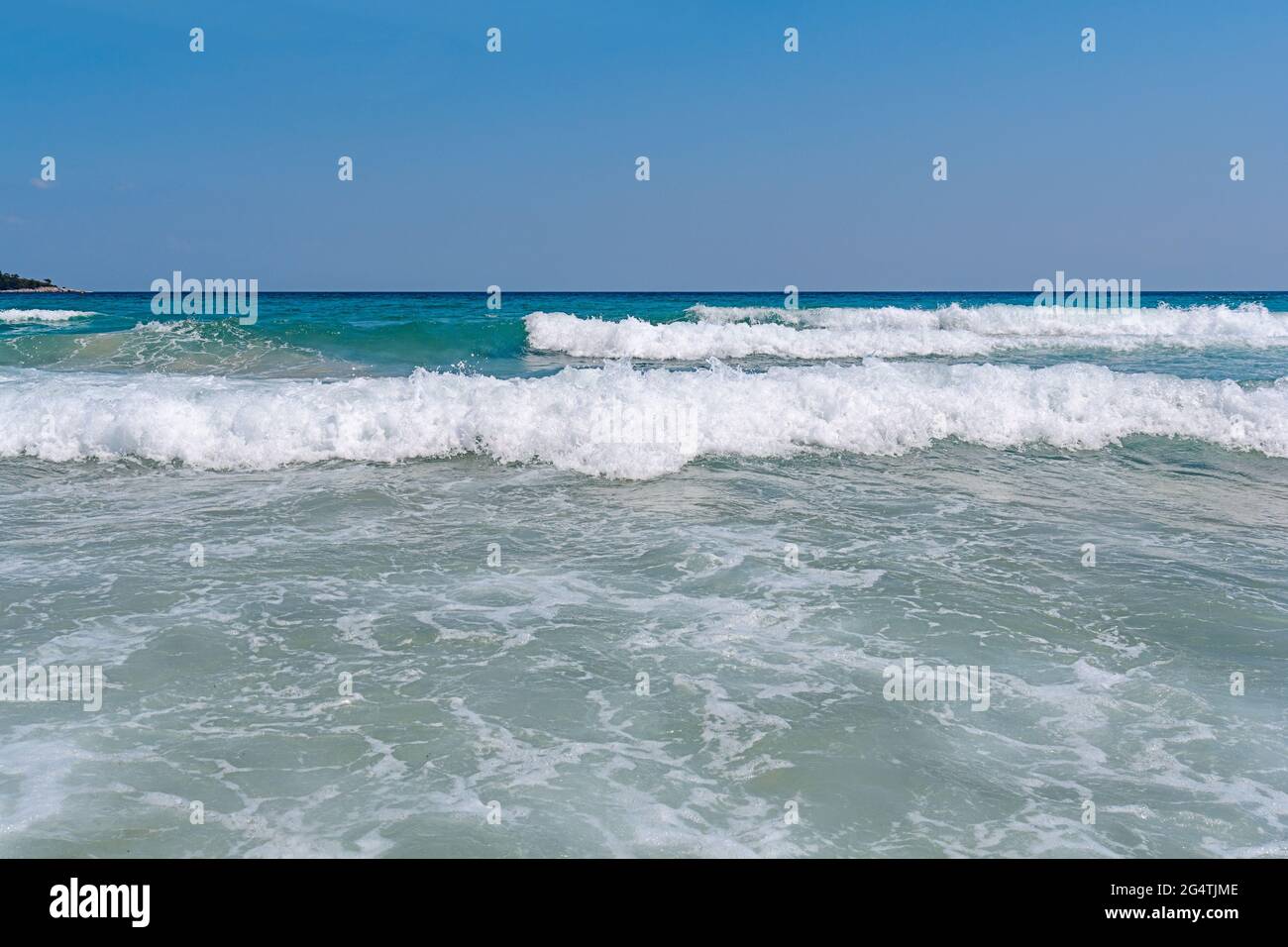 Several ocean foamy wave hi-res stock photography and images - Alamy