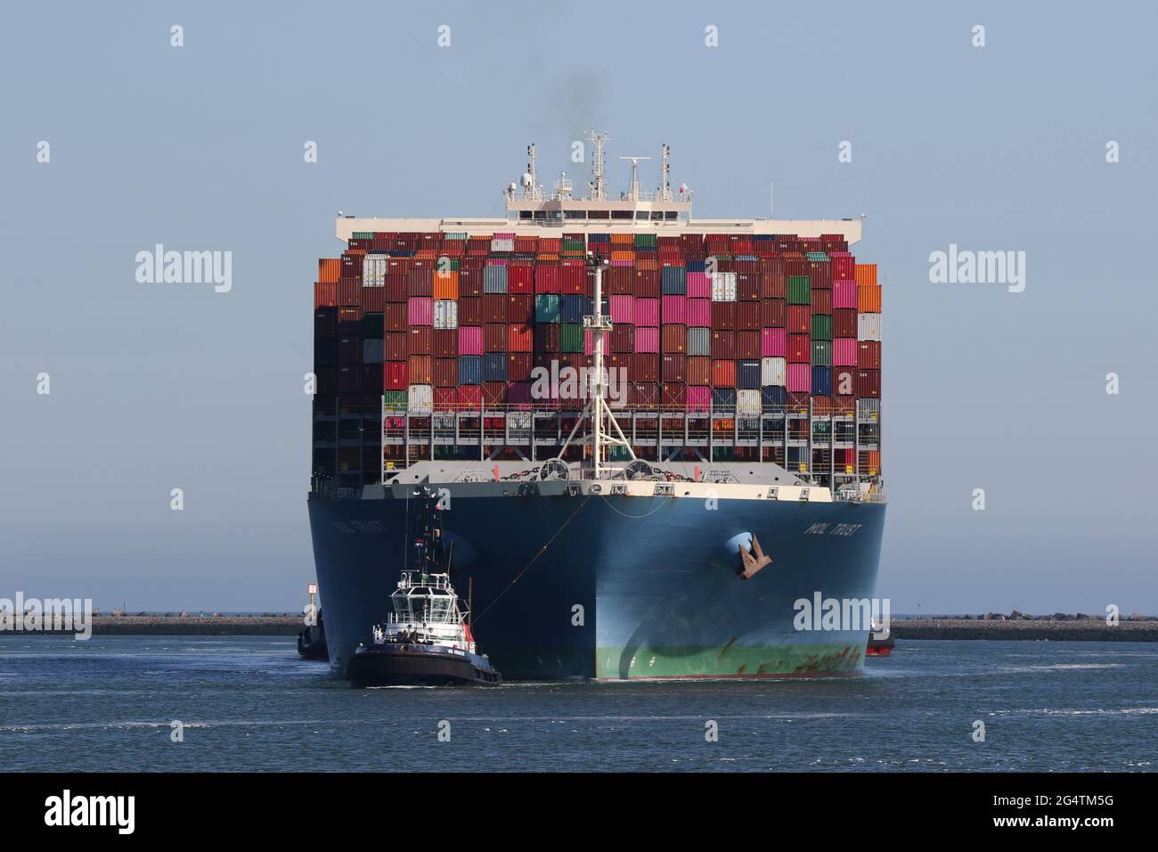 majoor het einde geroosterd brood The container ship MOL Trust will reach the port of Rotterdam on May 29,  2021 Stock Photo - Alamy