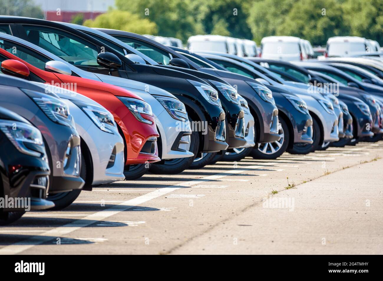 Cars Lined Up High Resolution Stock Photography And Images Alamy Cars Lined Up High Resolution Stock Photography And Images Alamy