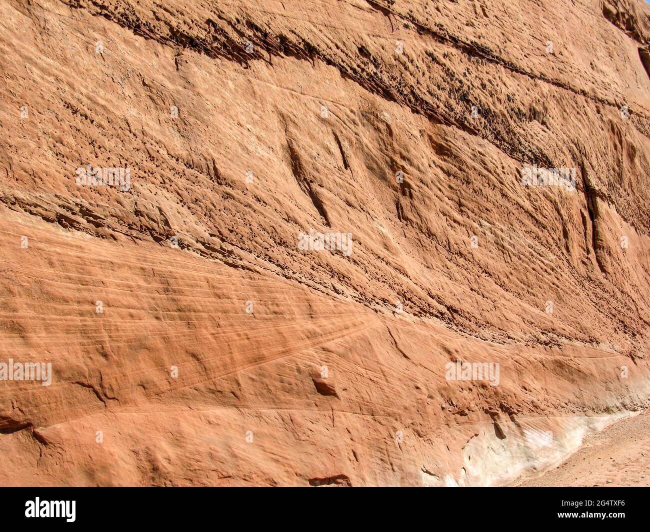 Large-scale, well developed cross bedding in a cliff of Navajo Sandstone, along one of the Canyons in the Grand Staircase-Escalante National Monument Stock Photo