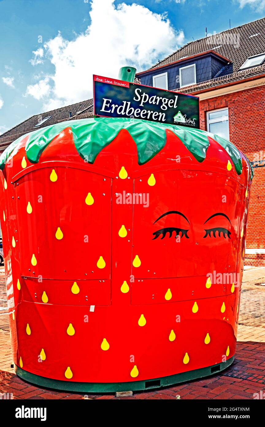 Special kiosk in shape of a giant strawberry selling strawberries; Verkaufskiosk für Erdbeeren in Form einer Erdbeere Stock Photo