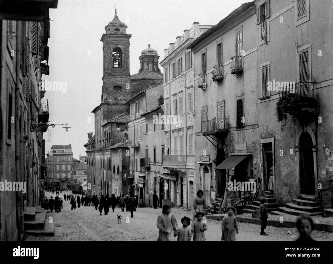 AJAXNETPHOTO. circa.1908 -14. MARINO LAZIALE, ITALY. - GRAND TOUR ALBUM; SCANS FROM ORIGINAL IMPERIAL GLASS NEGATIVES -  VIEW OF CORSO TRIESTE. PHOTOGRAPHER: UNKNOWN. SOURCE: AJAX VINTAGE PICTURE LIBRARY COLLECTION.CREDIT: AJAX VINTAGE PICTURE LIBRARY. REF; 1900 15 Stock Photo