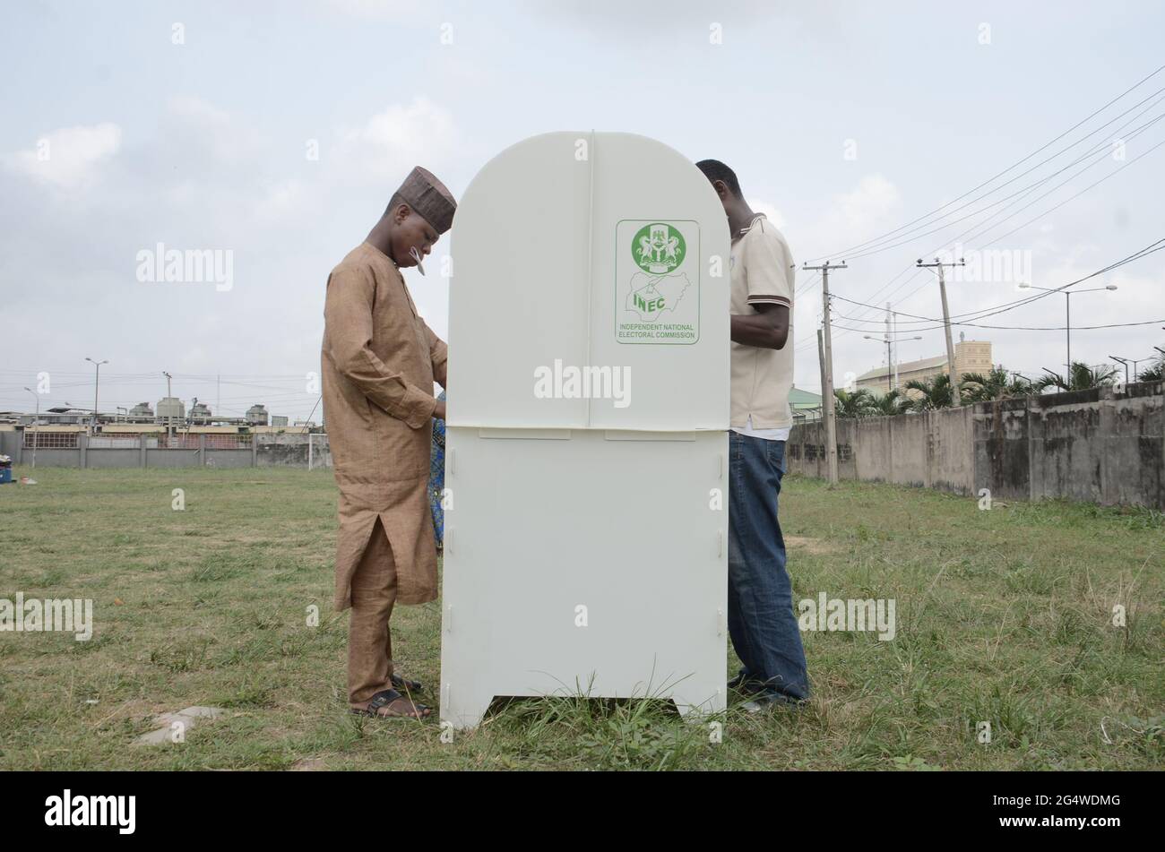 Voters cast a ballot at a polling station. Nigerians vote in Africas biggest democracy in a tight presidential race between incumbent Muhammadu Buhari and pro-market multimillionaire Atiku Abubakar. Lagos, Nigeria. Stock Photo