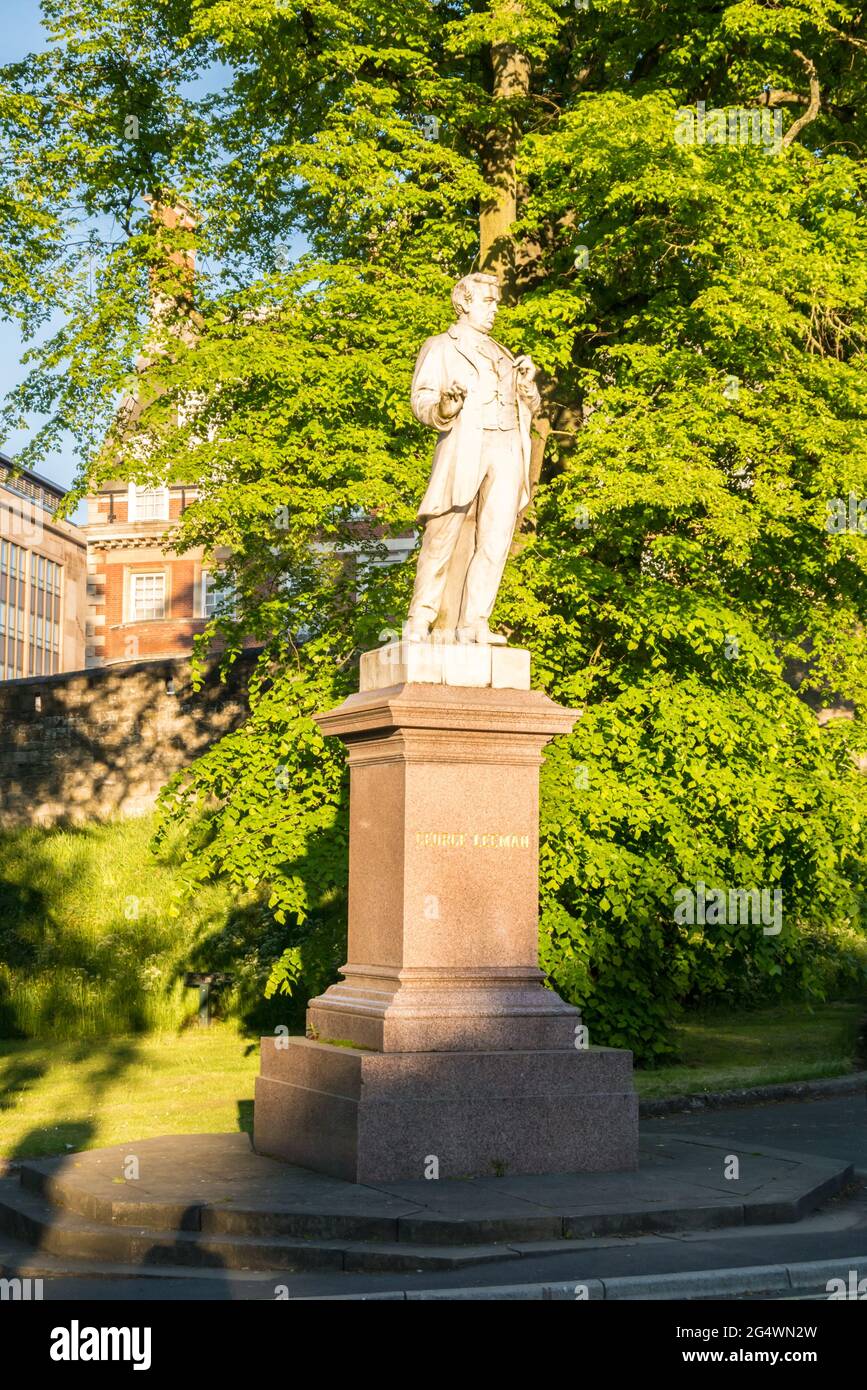 The Leeman Statue at Staion Rise, York Stock Photo Alamy