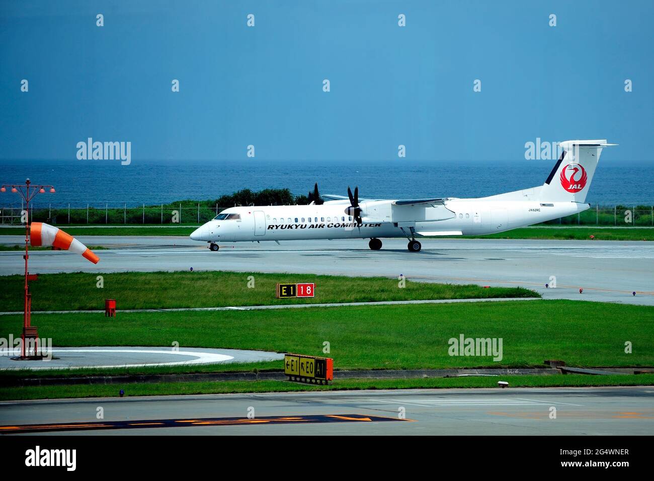 Ryukyu Air Commuter, RAC, De Havilland Canada Dash 8, DHC-8-200, JA82RC, Take Off, Naha Airport, Okinawa, Japan Stock Photo