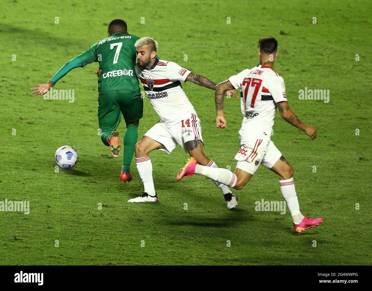 Soccer Football Brasileiro Championship Sao Paulo V Cuiaba Estadio Morumbi Sao Paulo Brazil June 23 21 Cuiaba S Jonathan Cafu In Action With Sao Paulo S Liziero Reuters Carla Carniel Stock Photo Alamy