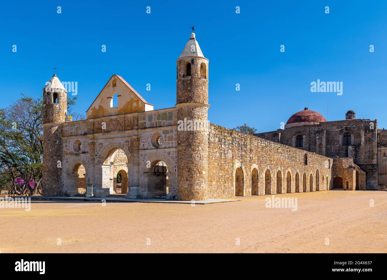 Basilica ruins of the Ex Monastery of Santiago Apostol, Cuilapan de Guerrero, Oaxaca Valley, Mexico. Stock Photo