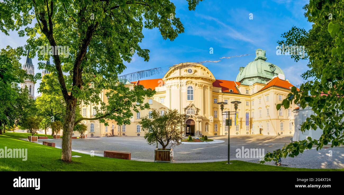 Austria, Klosterneuburg, Facade of abbey on sunny day Stock Photo