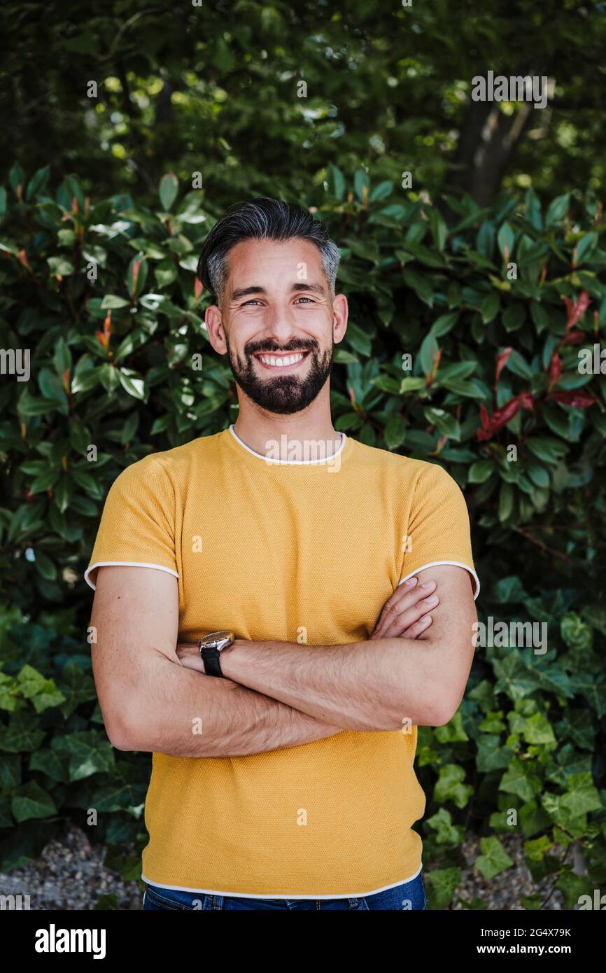 Man crossed arms in hi-res stock photography and images - Alamy