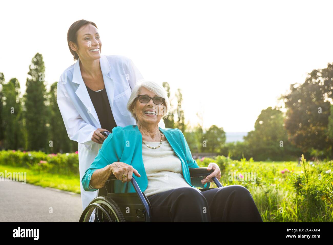 Woman in wheelchair in front hi-res stock photography and images - Alamy