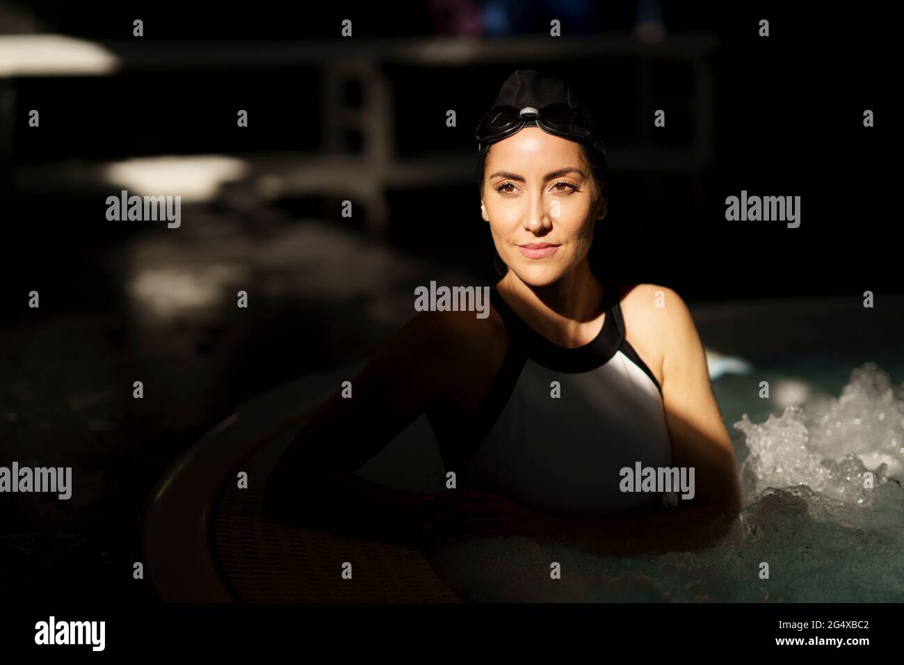 Mature woman in swimming pool hi-res stock photography and images - Alamy