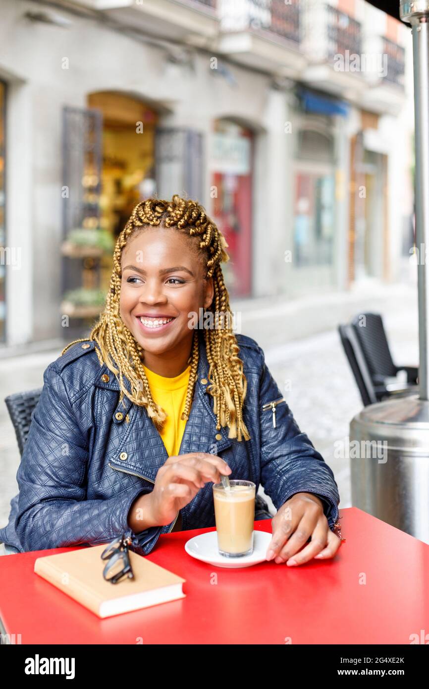 Plus size woman sitting table hi-res stock photography and images - Alamy