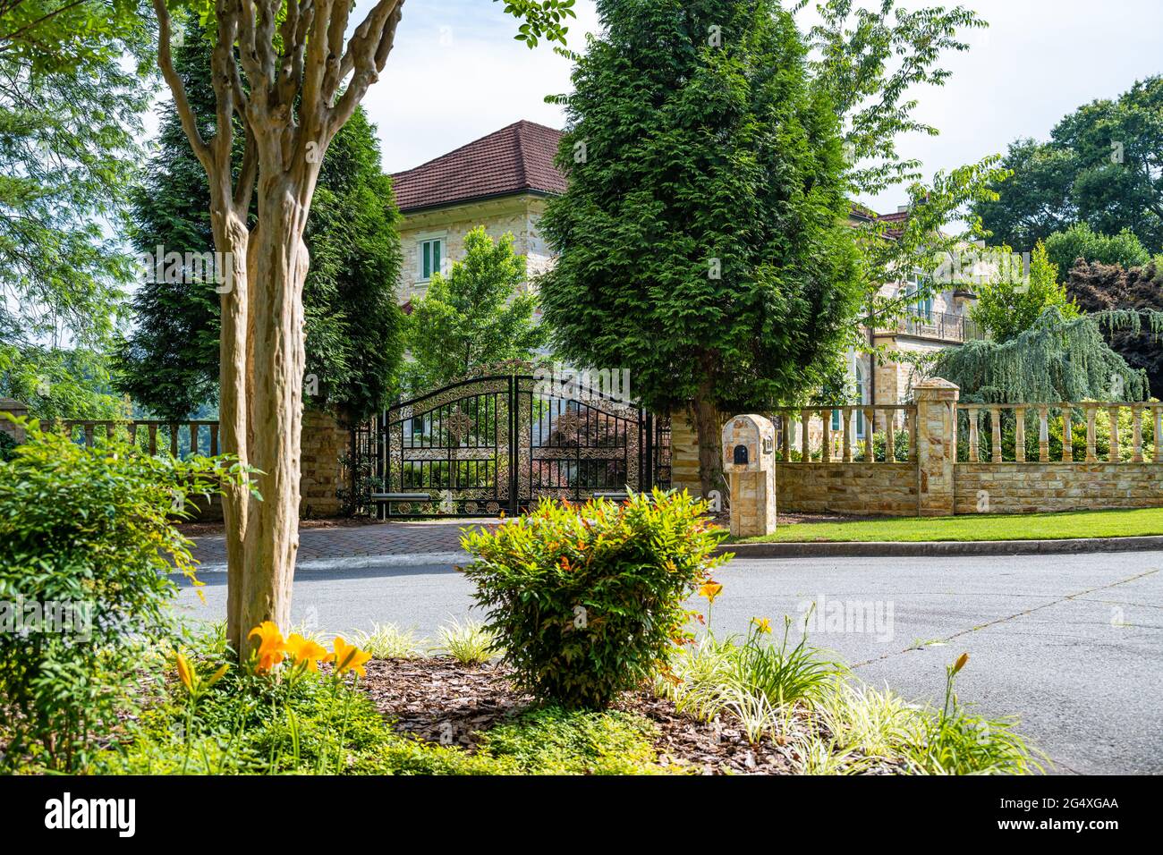Luxury neighborhood near the Chattahoochee River in Sandy Springs, Georgia. (USA) Stock Photo