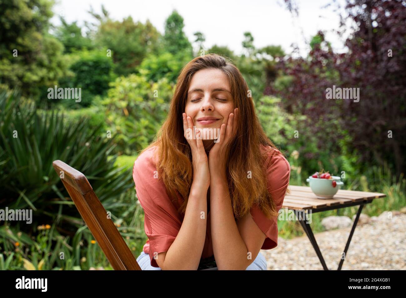 Woman sitting chair eyes closed hi-res stock photography and images - Alamy