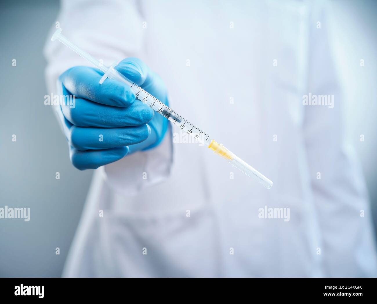Doctor woman vaccine shot hi-res stock photography and images - Alamy