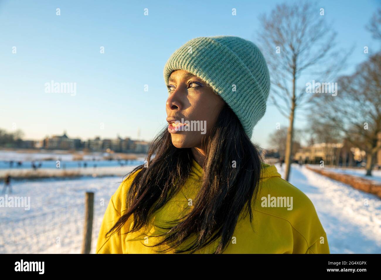 Beautiful mature black woman hi-res stock photography and images - Alamy