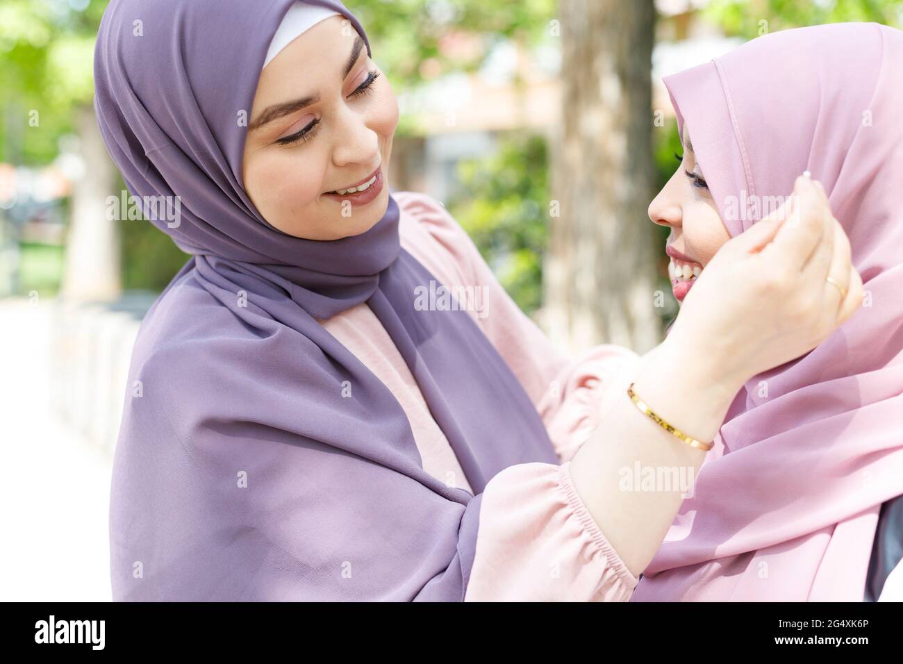 Woman in hijab muslim in hijab hi-res stock photography and images - Alamy