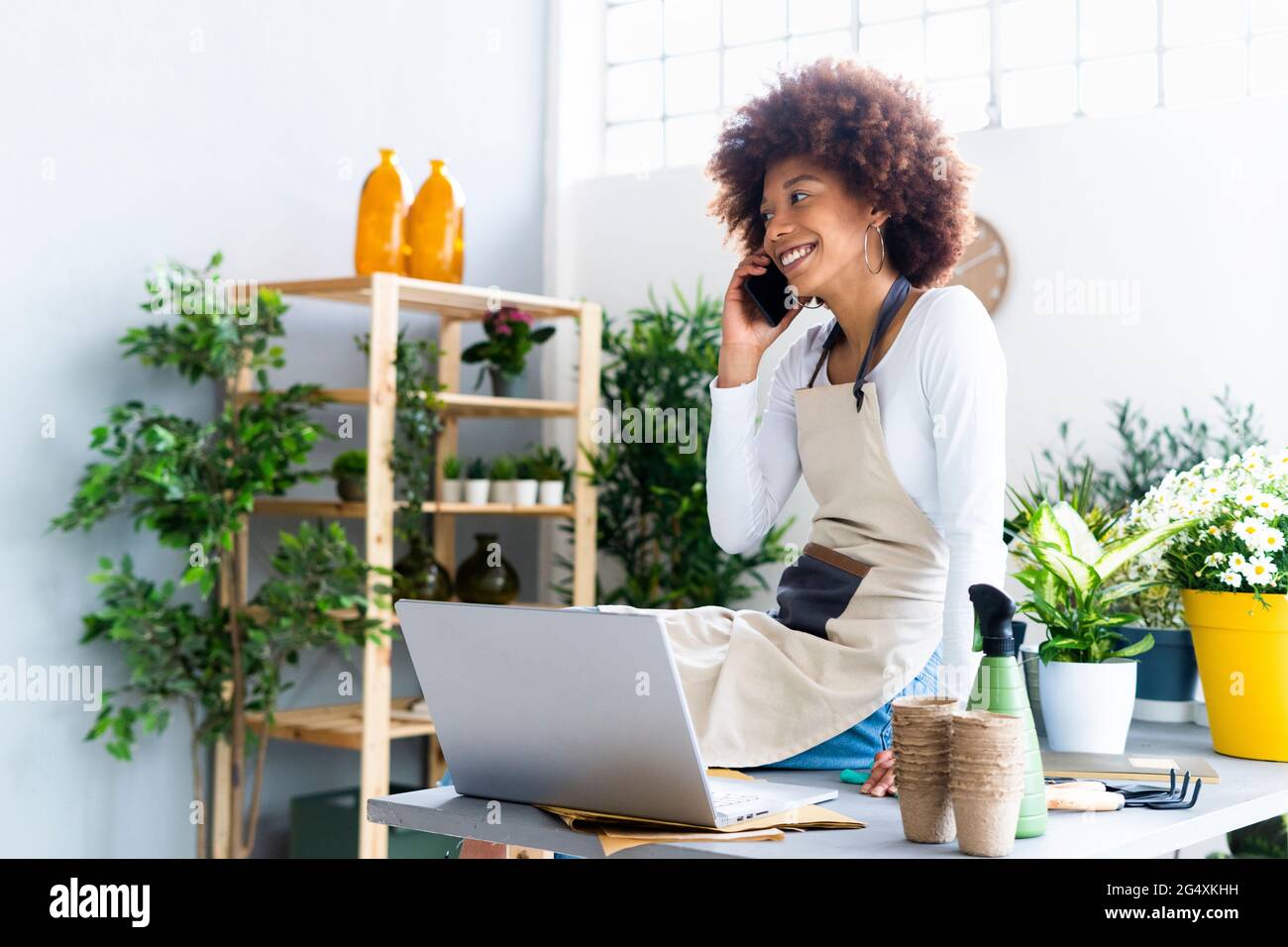 Craftsman laptop mobile phone hi-res stock photography and images - Alamy