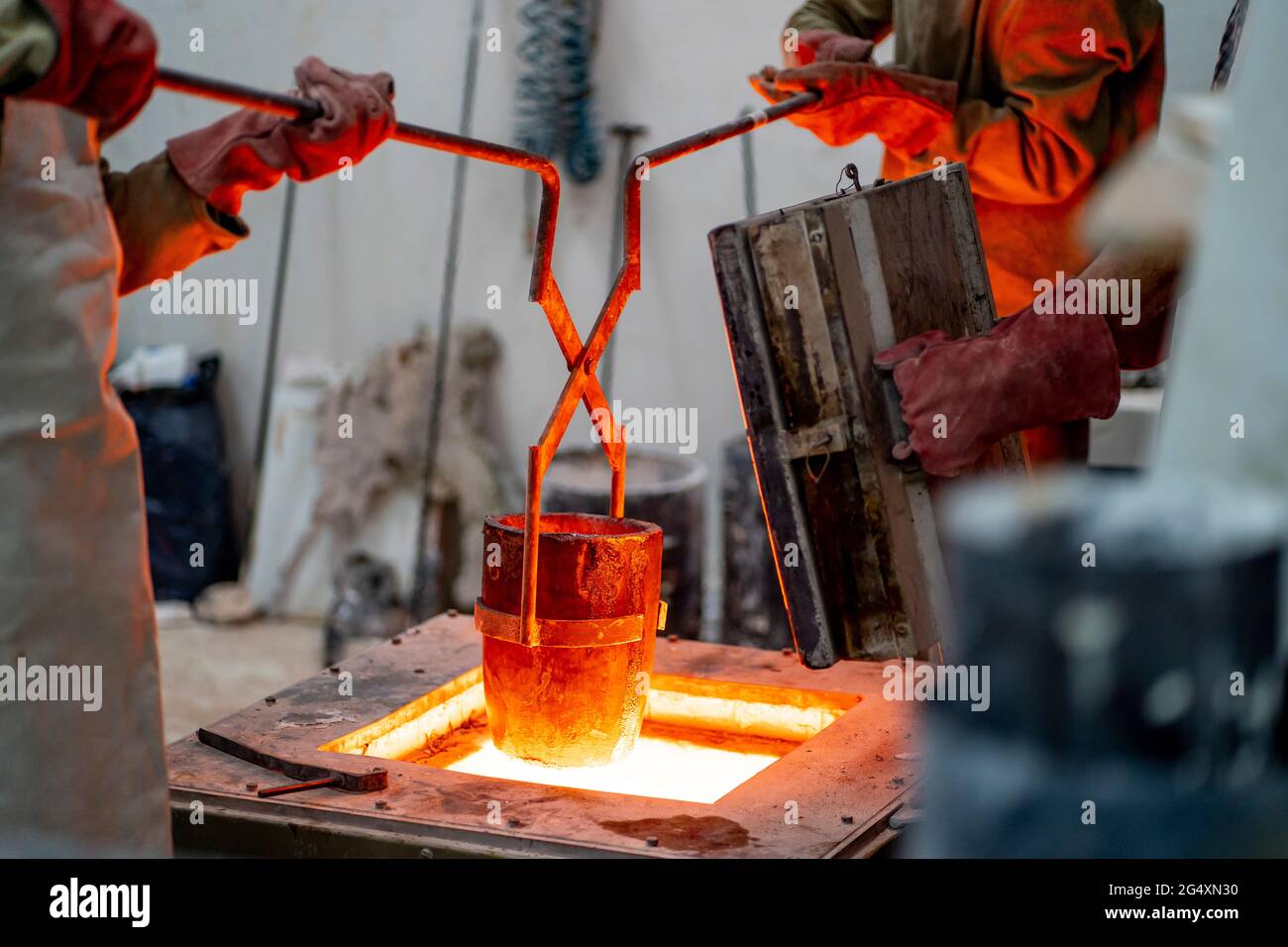 Bronze foundry hires stock photography and images Alamy