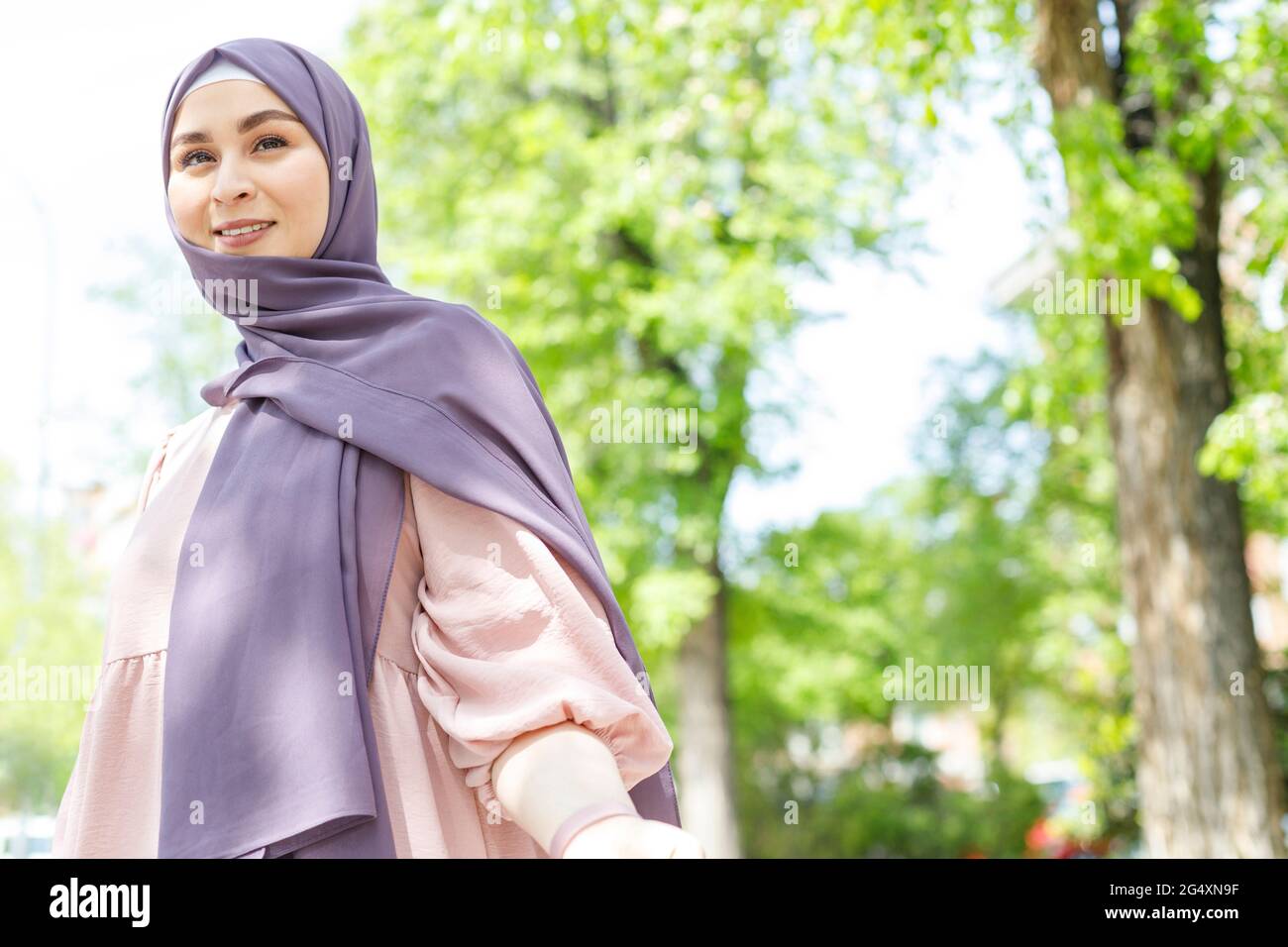 Young muslim women smiling hi-res stock photography and images - Alamy