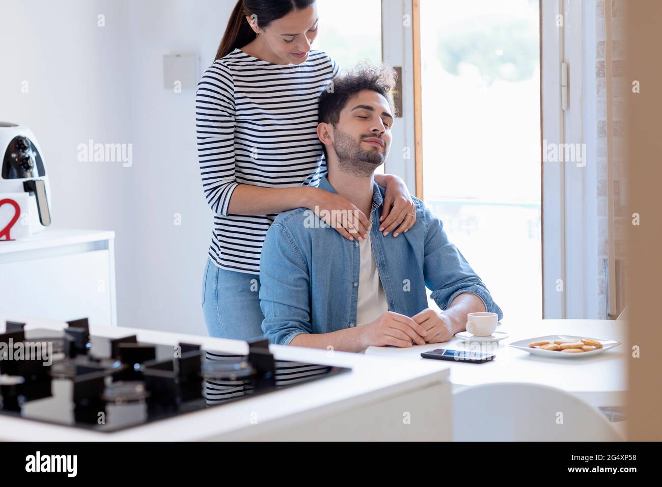 Couple in domestic kitchen hi-res stock photography and images - Alamy