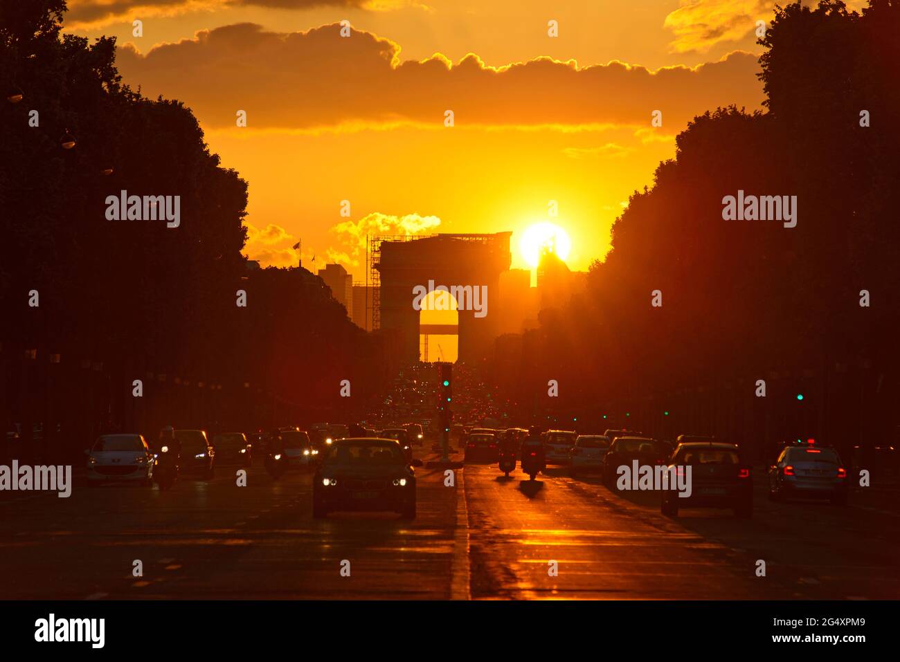FRANCE, PARIS (75008), CHAMPS ELYSEES AVENUE AND ARC DE TRIOMPHE AT SUNSET Stock Photo