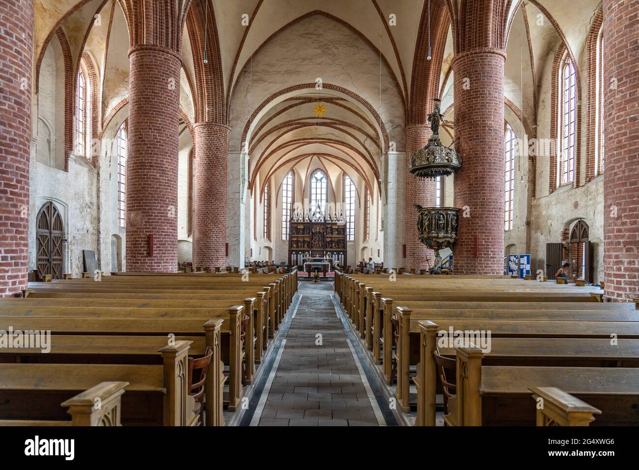 Innenraum der Kirche St. Petri,  Hansestadt Seehausen, Altmark, Sachsen-Anhalt, Deutschland |  Saints Peter and Paul Church interior, Seehausen, Altma Stock Photo