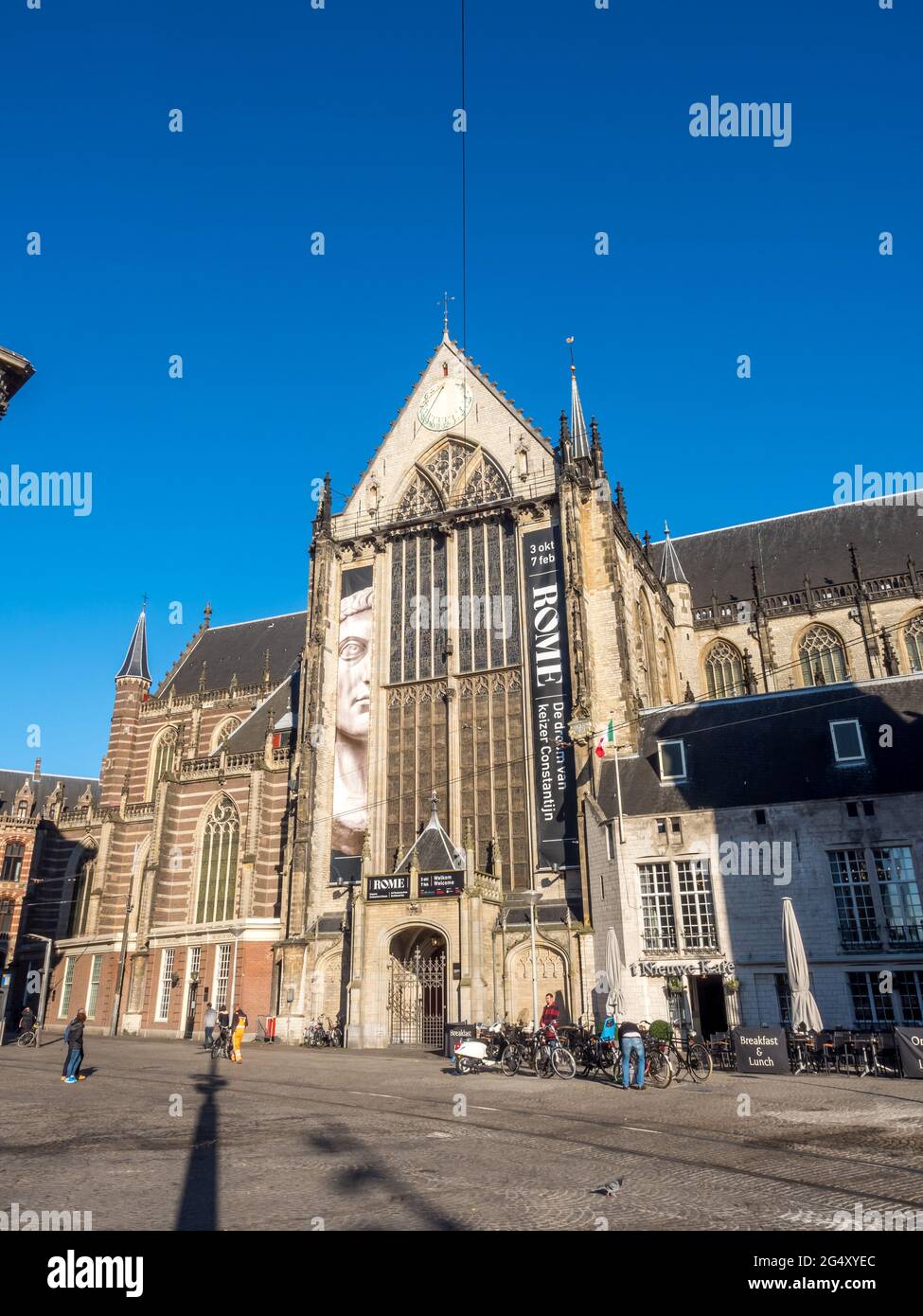 Amsterdam October 2 Tourists In Front Of The Nieuwe Kerk New Church Located On Dam Square The Building Is Used For Exhibition Space And As Museu 2G4XYEC 