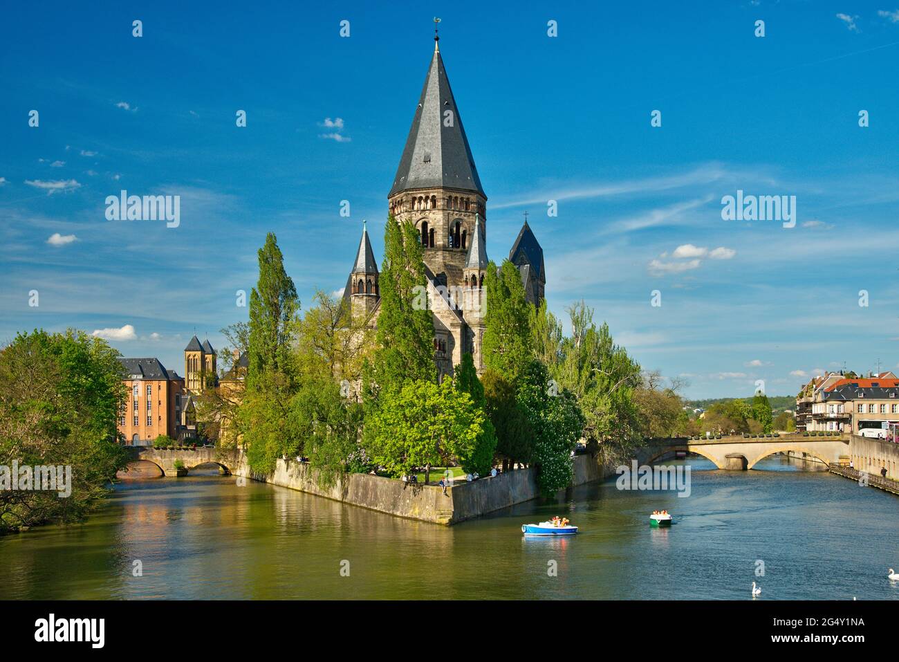 FRANCE, MOSELLE (57), METZ, TEMPLE NEUF ON PETIT-SAULCY ISLAND AND MOSELLE RIVER Stock Photo