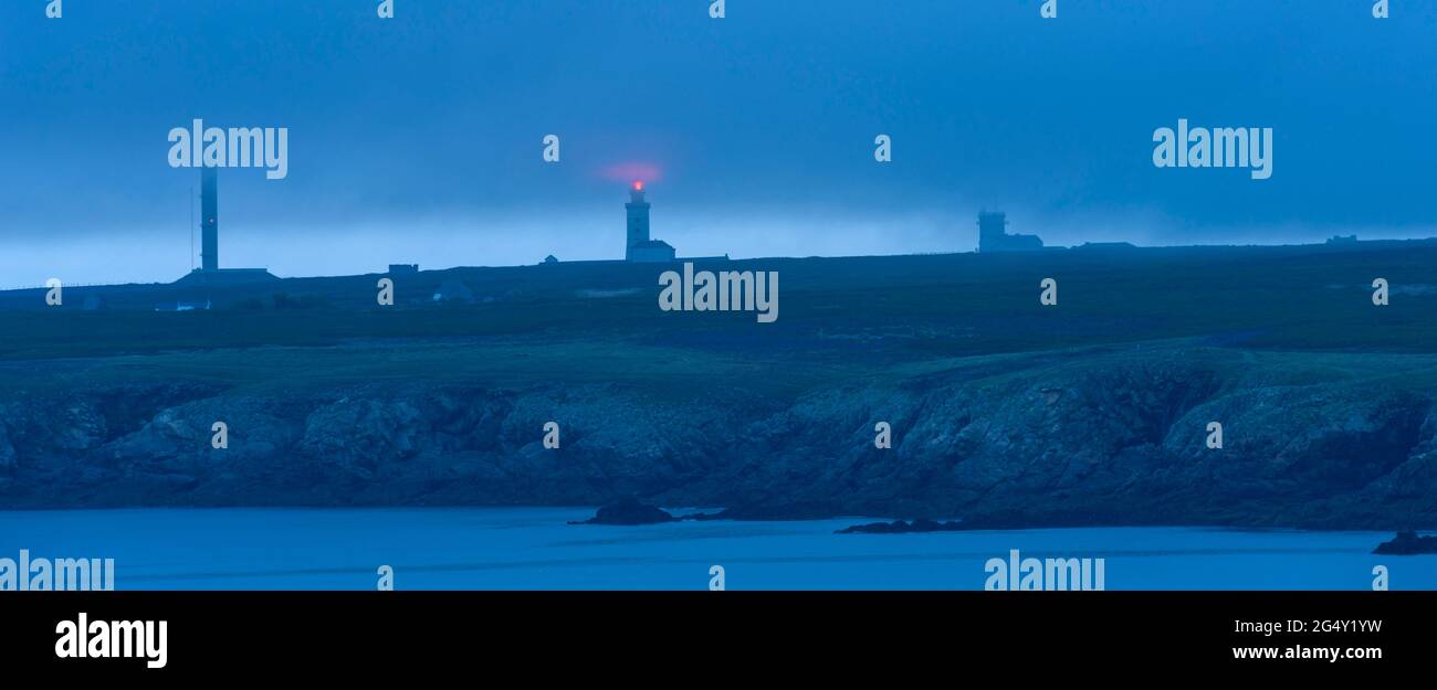 FRANCE, FINISTERE (29), ILE D'OUESSANT, STIFF LIGHTHOUSE WITH ITS RED LIGHT, STIFF RADAR TOWER AND STIFF SEMAPHORE Stock Photo