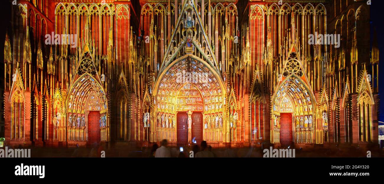 FRANCE, BAS-RHIN (67), STRASBOURG, ILLUMINATION OF THE STRASBOURG CATHEDRAL FACADE (CENTRAL PORTAL AND LEFT AND RIGHT GATES) DURING THE CELEBRATION OF Stock Photo