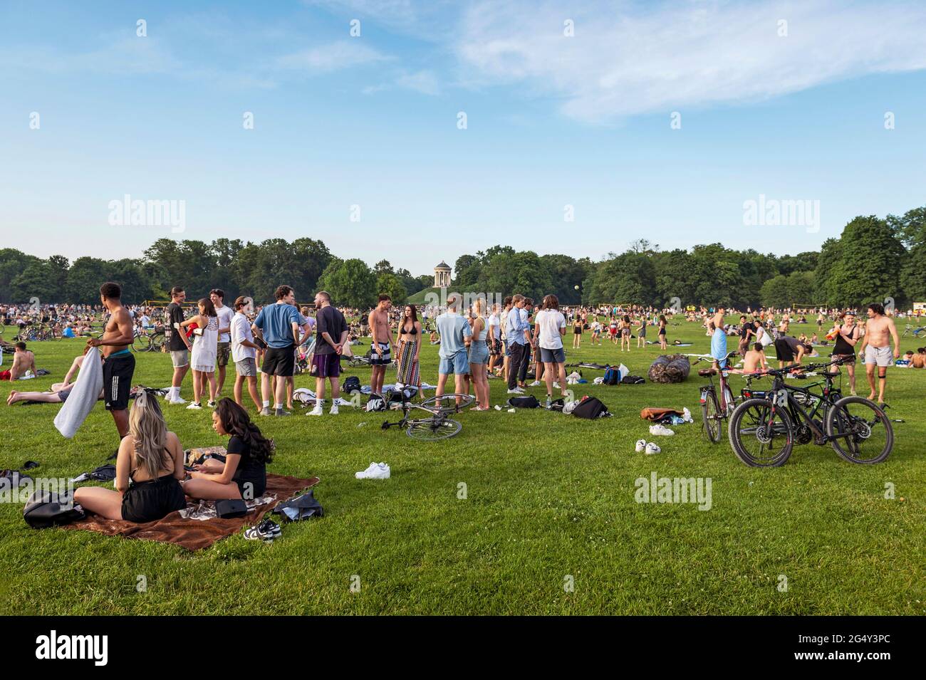 Munich - Bavaria - Germany: June 18, 2021. The English Garden overflowing with young people enjoying the first warm days of the year - unimaginable in Stock Photo