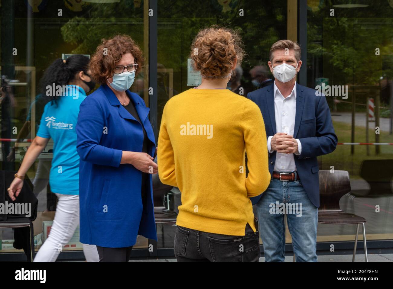 Rendsburg, Germany. Der Gesundheitsminister der Schleswig-Holsteinischen Landesregierung Dr. Heiner Garg eröffnet neues Mobiles Corona Impfangebot in Stock Photo