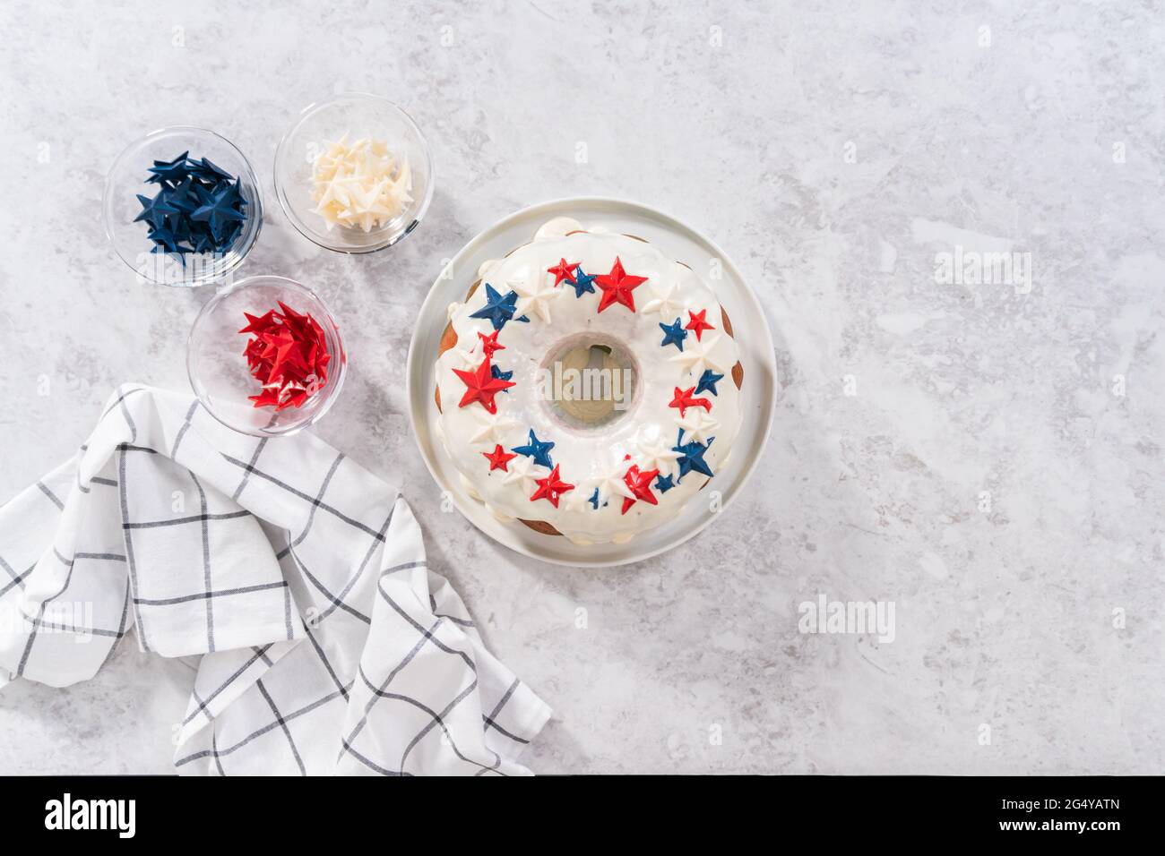 july 4th bundt cake decorating ideas