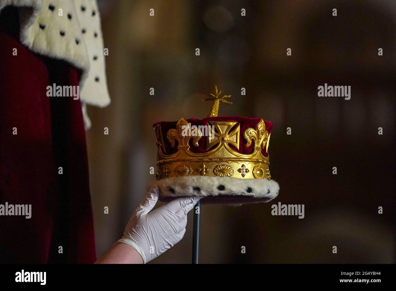 Royal coronet hi-res stock photography and images - Alamy
