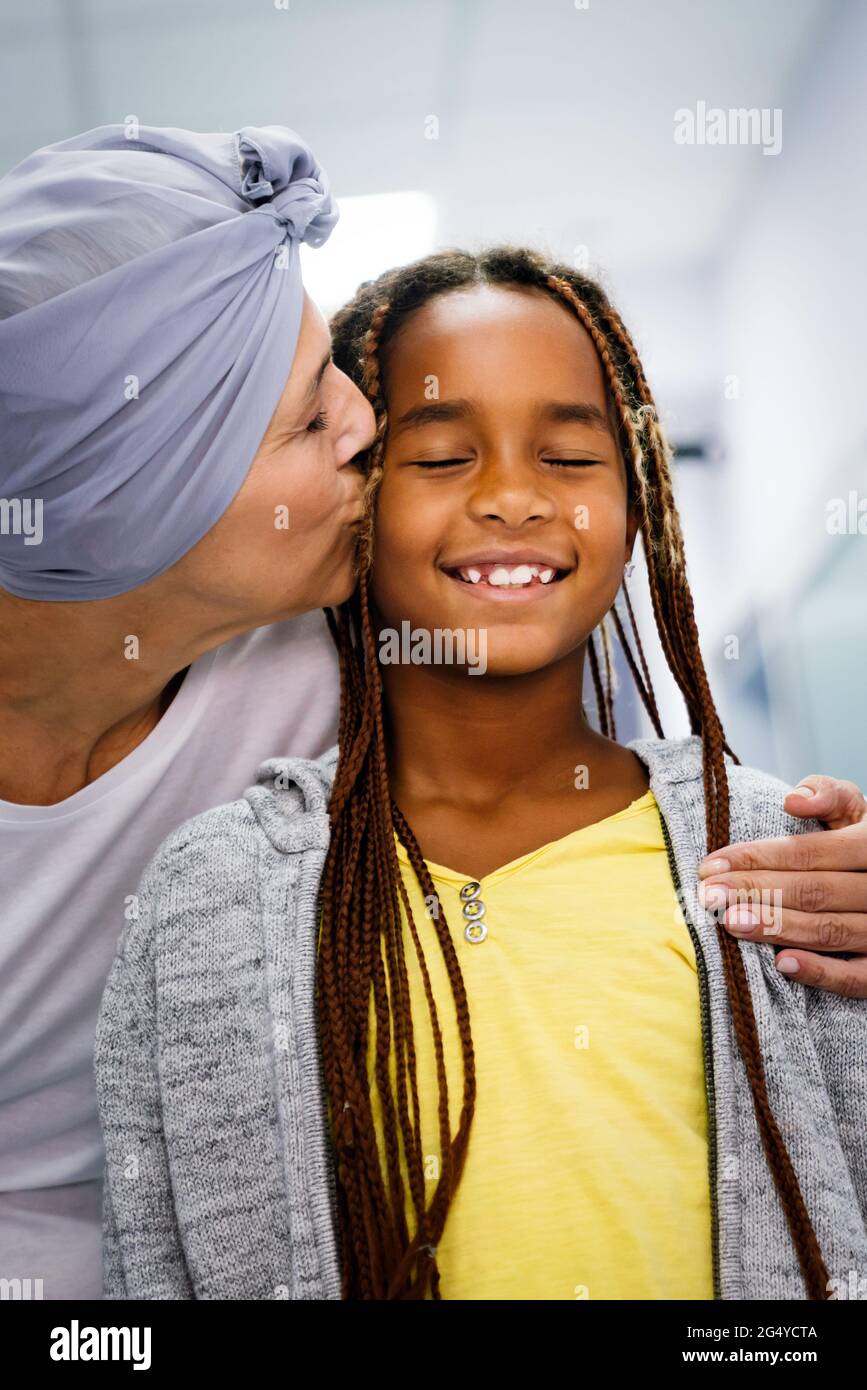 Child cancer treatment patient hi-res stock photography and images - Alamy