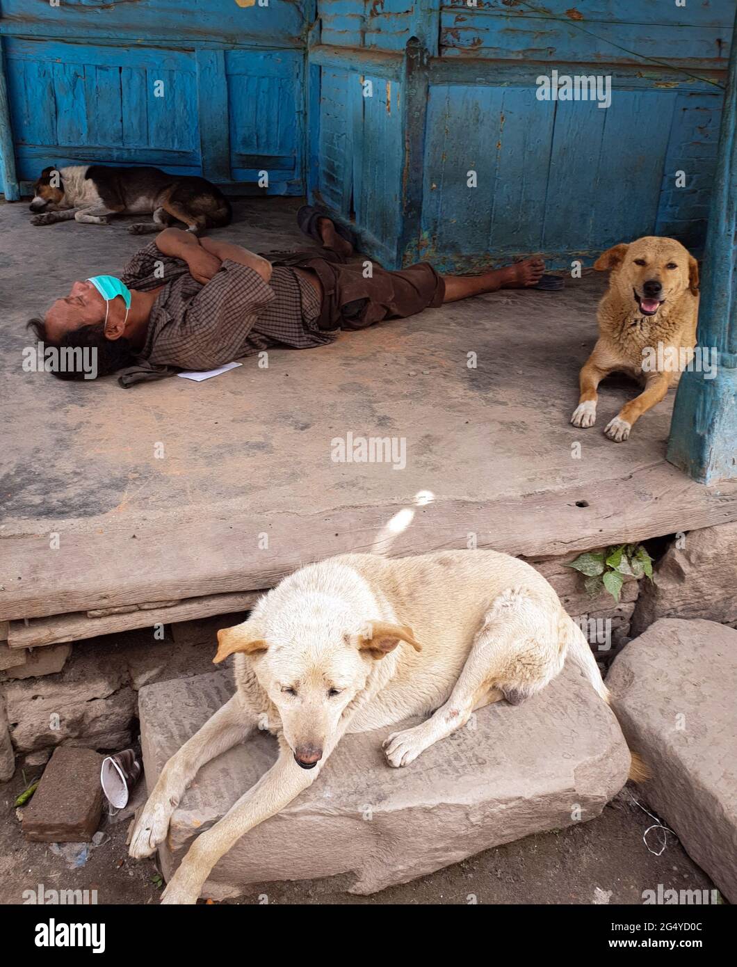 Protective face mask sleeps hires stock photography and images Alamy