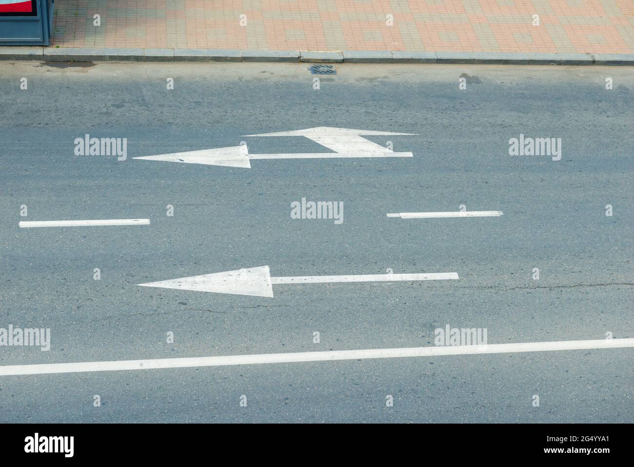 Markings on the road in the form of a direction of travel, arrows on