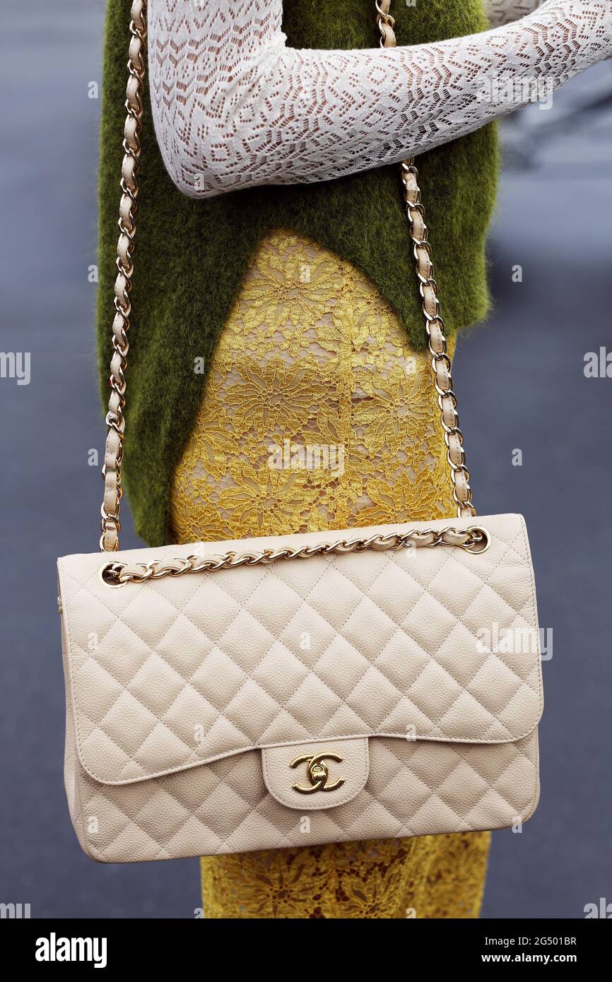 Chanel 2 55 hi-res stock photography and images - Alamy