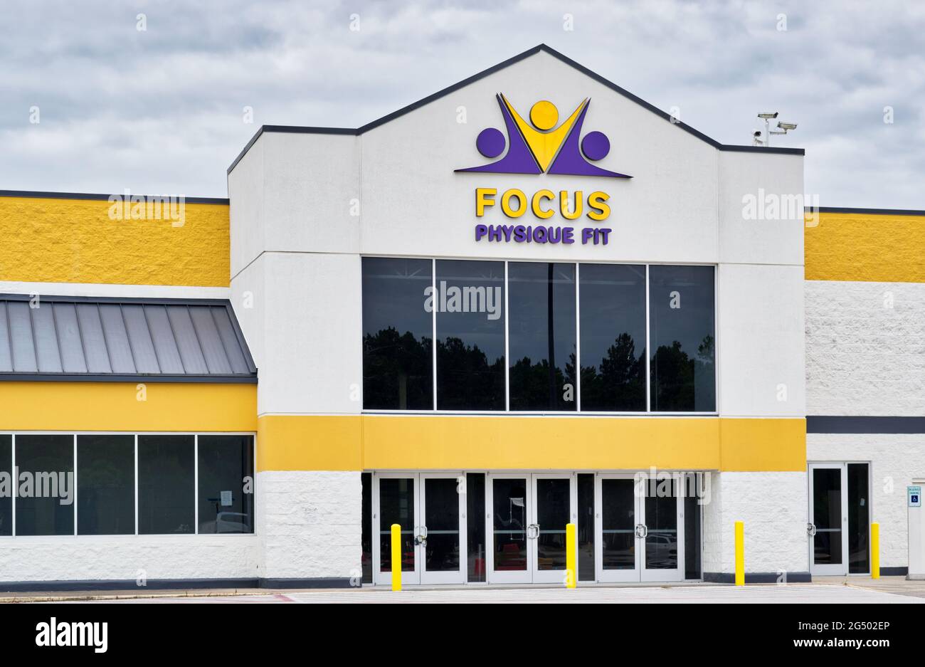 Houston, Texas USA 05-14-2021: Focus Physique Fit gym exterior located in Willowbrook Mall, Houston TX. Stock Photo