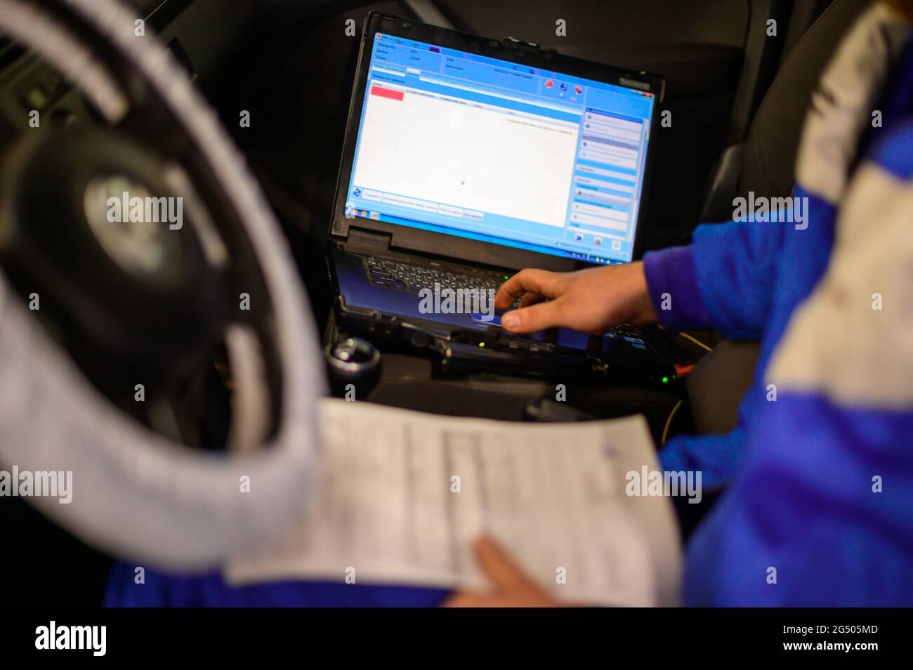 Bil Computer Car onboard technology hi-res stock photography and images - Alamy