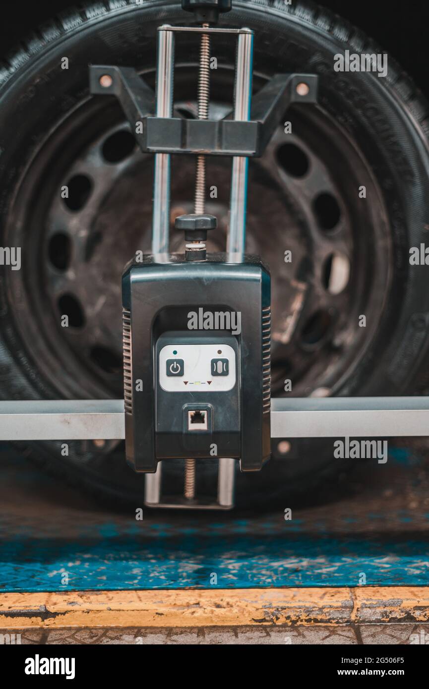 Computer calibration car wheels hi-res stock photography and images - Alamy