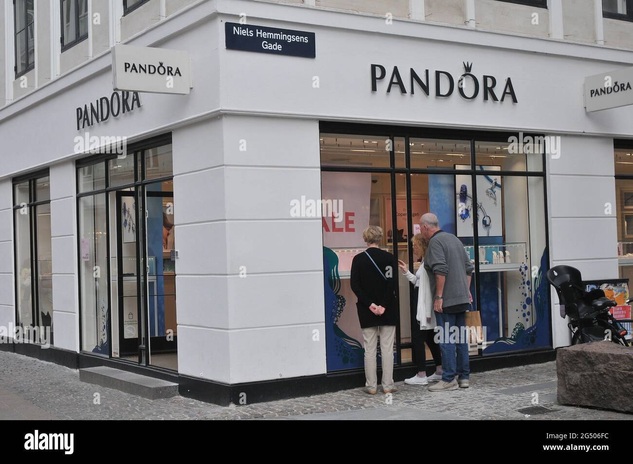 i gang Mål Blændende Pandora copenhagen hi-res stock photography and images - Alamy