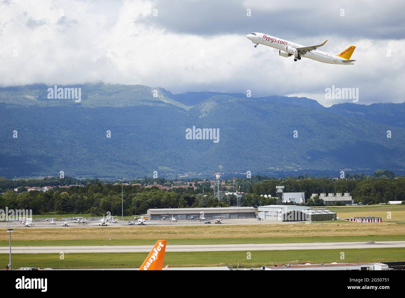 A Pegasus airline aircraft takes off next to an easyJet aircraft at  Cointrin airport in Geneva, Switzerland June 24, 2021. REUTERS/Denis  Balibouse Stock Photo - Alamy