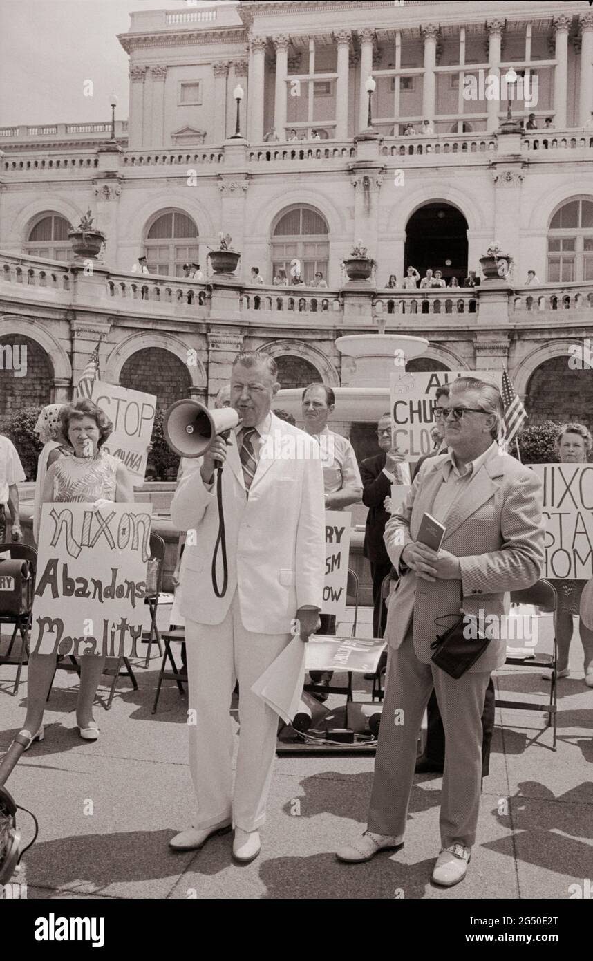 Vintage photo of Carl McIntyre, who holds rally on Capitol Hill to protest visit to Red China. USA. July 21, 1971 Carl Curtis McIntire, Jr. (1906 – 20 Stock Photo