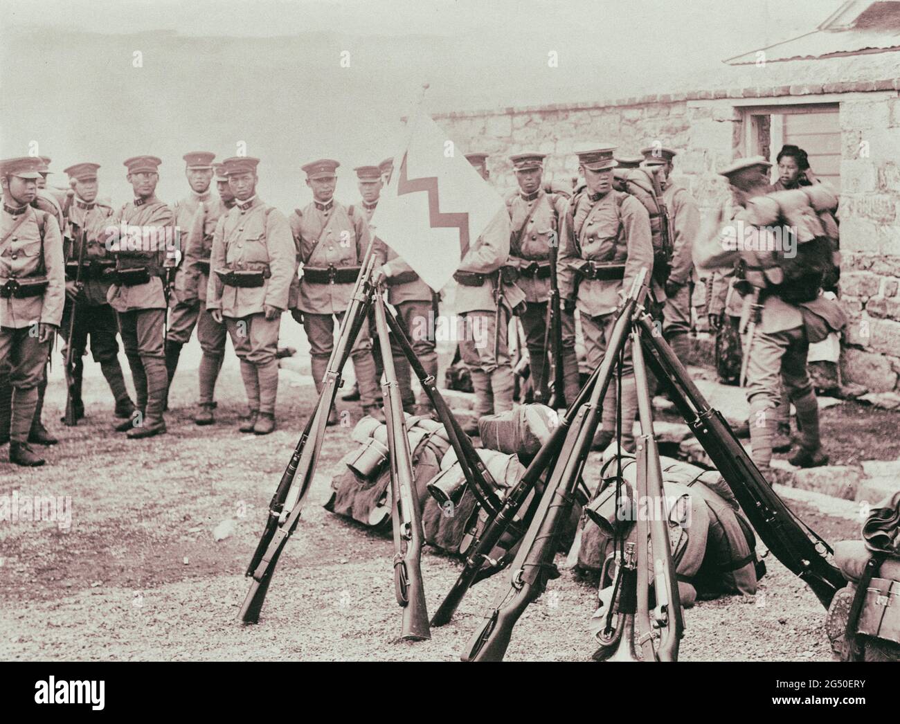 Japanese soldiers in Manchuria with flag of the Japanese Army's 1st Batallion. China. 1906. Russo-Japanese War Stock Photo